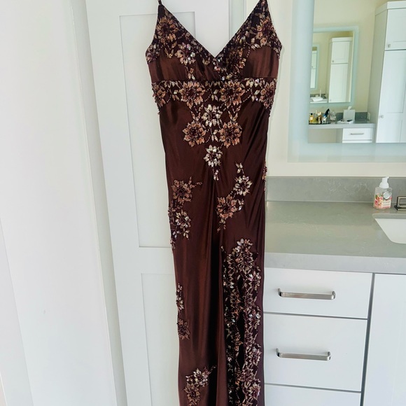 Sue Wong Chocolate Brown embroidered  & beaded gown-LIKE NEW - Picture 6 of 8